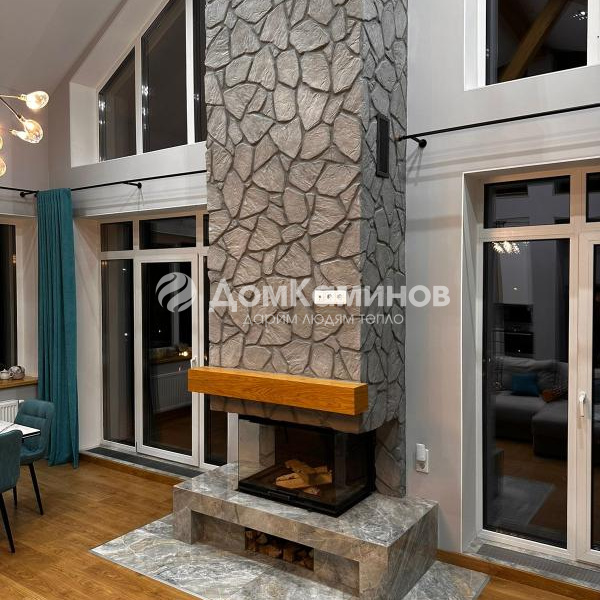 Каминная топка Астов П3С 8457 в отделке натуральным камнем
