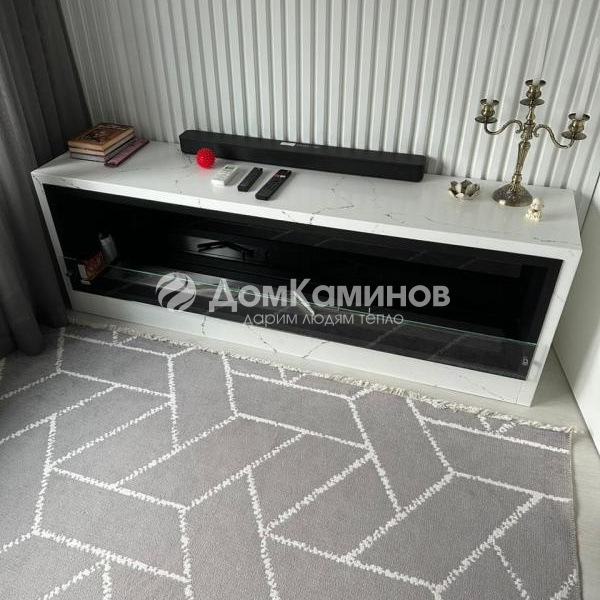 Напольный биокамин в мраморном портале