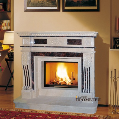 Мраморный портал Августо Мраморный портал Августо